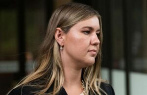 Brittany Higgins falida pelo ex-senador liberal após perda por difamação Brittany Higgins abandonou os recursos contra sua custosa derrota na batalha por difamação para sua ex-chefe, a ex-senadora liberal Linda Reynolds.