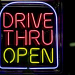 Homem de Melbourne supostamente adormeceu ao volante em um drive-through