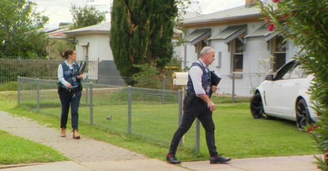Homem ferido após ladrões roubarem dinheiro durante suposta invasão violenta Homem ferido após ladrões roubarem dinheiro durante suposta invasão violenta de casa