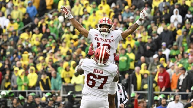 Hoosiers seguros para o terceiro lugar na pesquisa; Texas, USC de volta 

