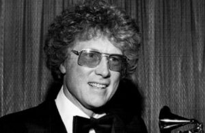 Ian Freebairn-Smith, autor vencedor do Grammy que programou ‘A Celebrity Is Birthed’ e cantou a música título de ‘MASH’, falece aos 93 Ian Freebairn-Smith, autor vencedor do Grammy que programou 'A Celebrity Is Birthed' e cantou a música título de 'MASH', falece aos 93