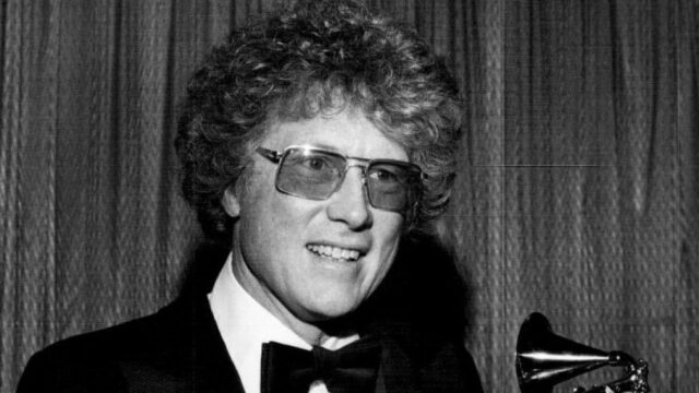 Ian Freebairn-Smith, autor vencedor do Grammy que programou 'A Celebrity Is Birthed' e cantou a música título de 'MASH', falece aos 93 

