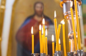 Imagem de Jesus permanece “intacta” enquanto o fogo destrói a igreja Imagem de Jesus permanece “intacta” enquanto o fogo destrói a igreja