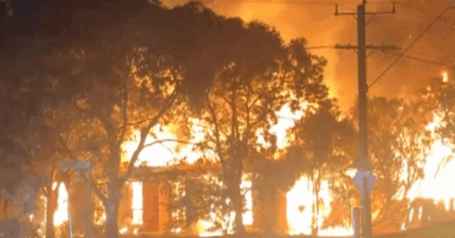 Uma investigação está em andamento sobre três incêndios suspeitos distintos em casas desocupadas em Melbourne.