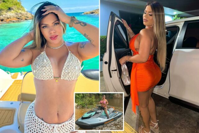 Izabela Paiva em um barco com ilhas tropicais ao fundo.