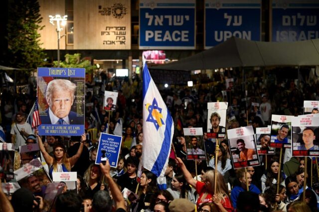 Israelenses saem às ruas para comemorar e agradecer a Trump quando os reféns são lançados 

