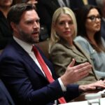 JD Vance afirma que 'cortes muito mais profundos' são viáveis ​​em meio ao fechamento do governo federal