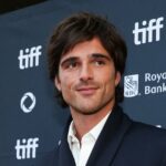 O diretor de Wuthering Heights diz que Jacob Elordi se parece exatamente com a ilustração de Heathcliff defende o elenco 001