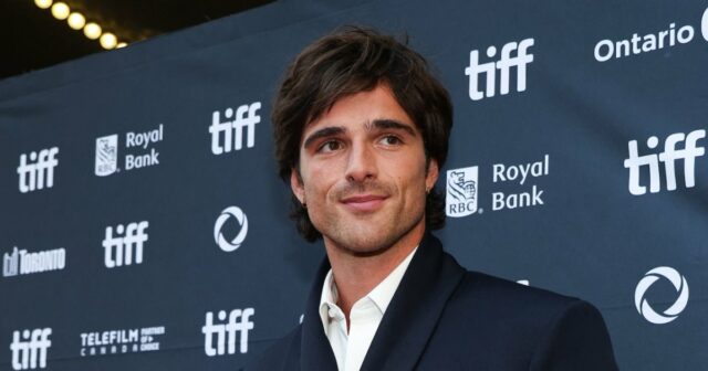 O diretor de Wuthering Heights diz que Jacob Elordi se parece exatamente com a ilustração de Heathcliff defende o elenco 001