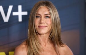 Ame o design de roupas de cetim de Jennifer Aniston? Esta seleção de US $ 48 é perfeita para casamentos Jennifer Aniston
