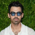 Joe Jonas avalia a vida de uma showgirl 2212598887 2196817947