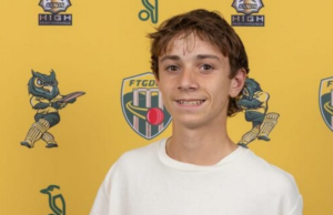 Jogador de críquete adolescente australiano morre após ser atingido por bola Jogador de críquete adolescente australiano morre após ser atingido por bola