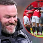 O Manchester United e a lenda da Inglaterra Wayne Rooney durante a partida da Liga dos Campeões entre Liverpool e Paris Saint-Germain em Anfield em 2025 em Liverpool, Inglaterra.