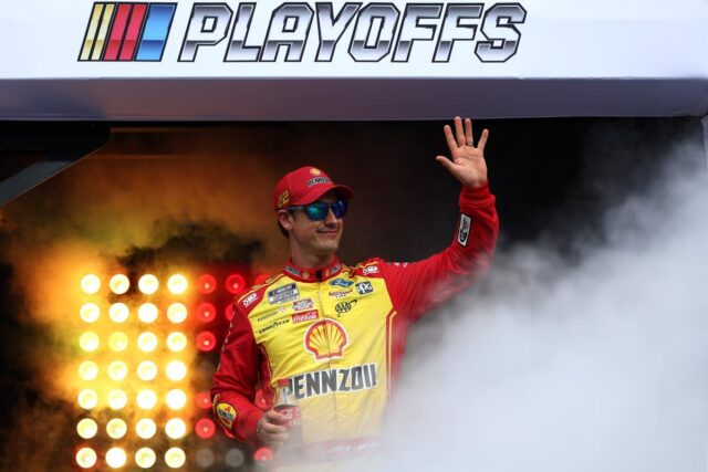 Kevin Harvick avisa que Joey Logano estará 'inseguro' no campeonato NASCAR 

