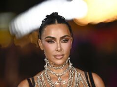 Kim Kardashian revela os resultados do exame da ordem depois de admitir que usou o ChatGPT Kim Kardashian rebate críticas por causa de piercings e tatuagens falsos em North