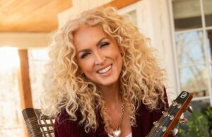 Kimberly Schlapman brinca que ela é o ‘segredo’ do relacionamento conjugal de seus colegas de banda Kimberly Schlapman brinca que ela é o segredo do casamento de seus colegas de banda GettyImages-2214144503