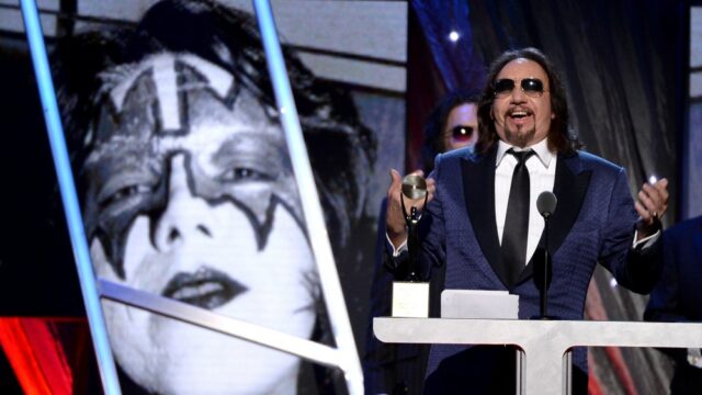 Kiss 'Paul Stanley e Genetics Simmons, Mike McCready do Pearl Jam e ainda mais Tenha em mente Ace Frehley:' Um soldado do rock necessário e insubstituível ' 

