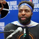 Mitchell Robinson fala com a mídia no início deste mês.