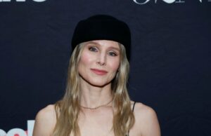 Kristen Bell aparece no ‘Tonight Program’ em meio à reação à mensagem de Dax Shepard GettyImages-2211906395-Kristen-Bell-aparece-no-Tonight-Show-Amid-Dax-Shepard-Post-Backlash.jpg