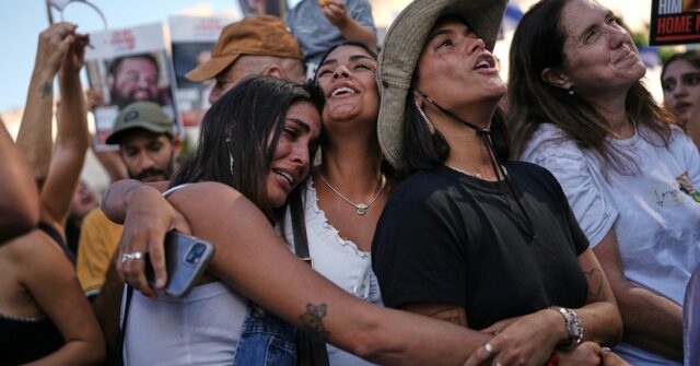 Lágrimas de alegria quando os reféns israelenses vivos são devolvidos


