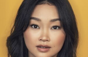 Lana Condor se inscreve em ‘Elsbeth’ como celebridade visitante do período 3 (EXCLUSIVO) Lana Condor se inscreve em ‘Elsbeth’ como celebridade visitante do período 3 (EXCLUSIVO)