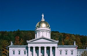 Legislador de Vermont renuncia por causa de mensagens racistas em conversa da equipe política republicana Legislador de Vermont renuncia por causa de mensagens racistas em conversa da equipe política republicana