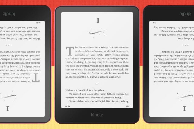 Um grupo de dispositivos eletrônicos Kindle básicos