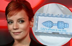 Lily Allen distribui plugues anais para comemorar novo álbum na festa de lançamento plug anal de lily allen