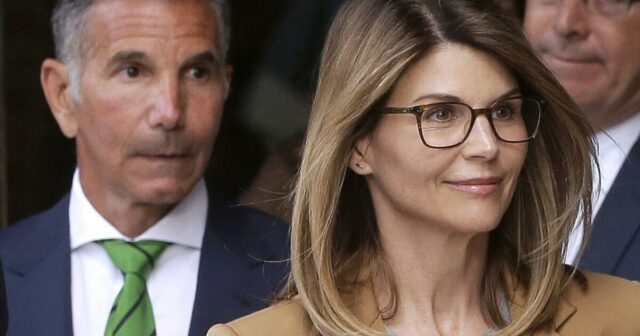 Lori Loughlin e Mossimo Giannulli diferentes após 28 anos de relacionamento conjugal- qual boato da universidade 


