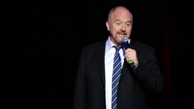 Louis CK afirma que o evento engraçado de Riyadh é um 'ponto favorável' e 'um método maravilhoso para entrar e começar a falar' 

