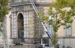 Mais cinco prisões feitas por assalto descarado ao Louvre Mais cinco prisões feitas por assalto descarado ao Louvre