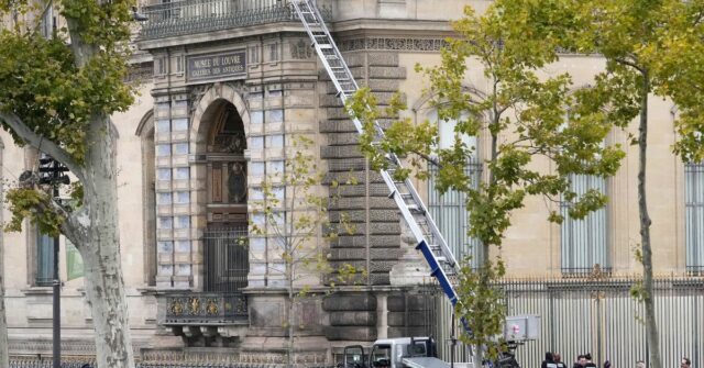 Mais cinco prisões feitas por assalto descarado ao Louvre

