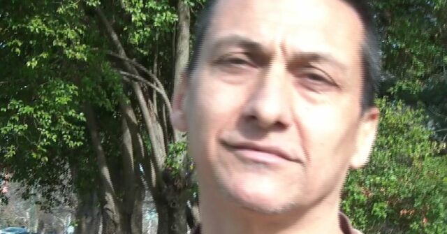 Mais policiais chegam a Porepunkah em busca do acusado de assassino de policial

