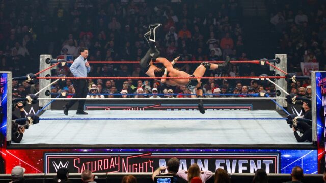 Mais um campeonato da WWE contribuiu para a peça central da noite de sábado 

