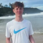 Levi acabara de completar 16 anos e receber a carteira de motorista do aluno.
