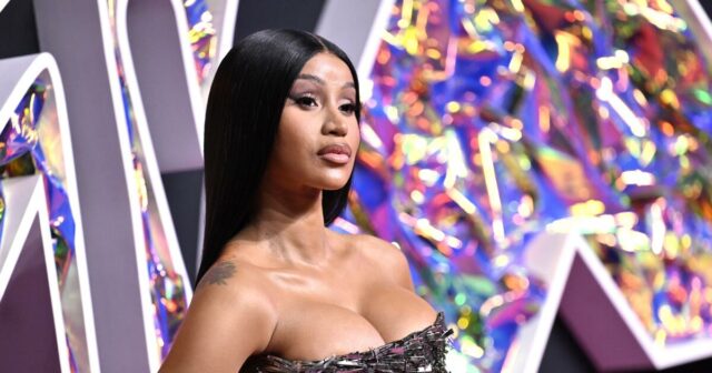 'Mamãe guerreira' Cardi B fala sobre proteger seus filhos após briga com Nicki Minaj 

