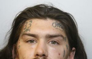 Marco Pierre White Jr é preso por uma onda de furtos de £ 60 mil: filho de um chef famoso, 30, invadiu uma galeria e destruiu cristais, roubou Jelly Cats e sabonetes caros Aesop durante a violência para financiar seu vício em drogas Marco Pierre White Jr (foto) foi preso por roubo de £ 60.000 e furto em lojas para financiar seu vício em drogas