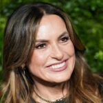 Mariska Hargitay no 18º Jantar Anual dos Artistas da Tribeca oferecido pela Chanel em 9 de junho de 2025 em Nova York.