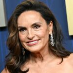 Mariska Hargitay como Capitã Olivia Benson em Lei e Ordem: Unidade de Vítimas Especiais.