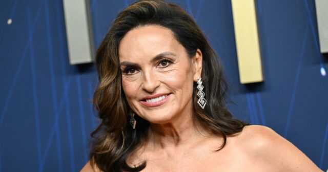 Mariska Hargitay como Capitã Olivia Benson em Lei e Ordem: Unidade de Vítimas Especiais.
