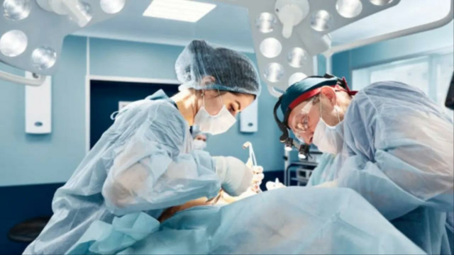 Médicos de Mumbai preservam a vida de um idoso depois Médicos de Mumbai preservam a vida de um idoso depois que a tampa oral entra no pulmão direito