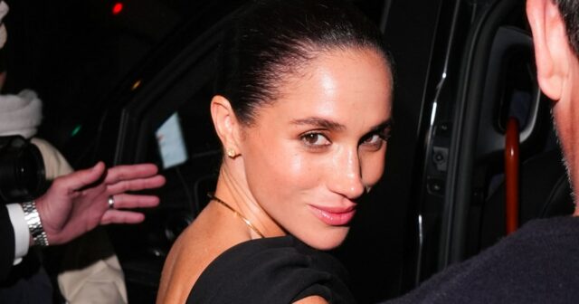 Meghan Markle, duquesa de Sussex participa do show Balenciaga Womenwear Spring/Summer 2026 como parte da Paris Fashion Week em 04 de outubro de 2025 em Paris, França.
