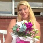 Kristie McBride, 39, foi encontrada sofrendo graves feridas de faca e foi levada às pressas para o Hospital Wollongong em estado crítico.