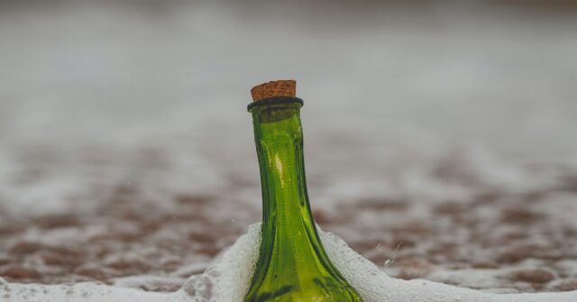 Mensagem em uma garrafa: carta das tropas rumo à Primeira Mensagem em uma garrafa: carta das tropas rumo à Primeira Guerra Mundial chega em casa após 109 anos