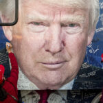 Os apoiadores chegam perante o candidato presidencial republicano, ex -presidente Donald Trump, fala durante uma manifestação de campanha no Aeroporto Regional de Arnold Palmer, sábado, 19 de outubro de 2024, em Latrobe, Pensilvânia (AP Photo/Evan Vucci)