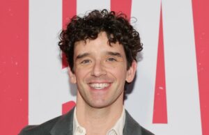 Michael Urie provoca o que os fãs certamente verão dele na terceira temporada de ‘diminuição’ Eric Mabius diz que ver os coadjuvantes de 'Ugly Betty' brilhar parece que 'seus irmãos estão indo muito bem'