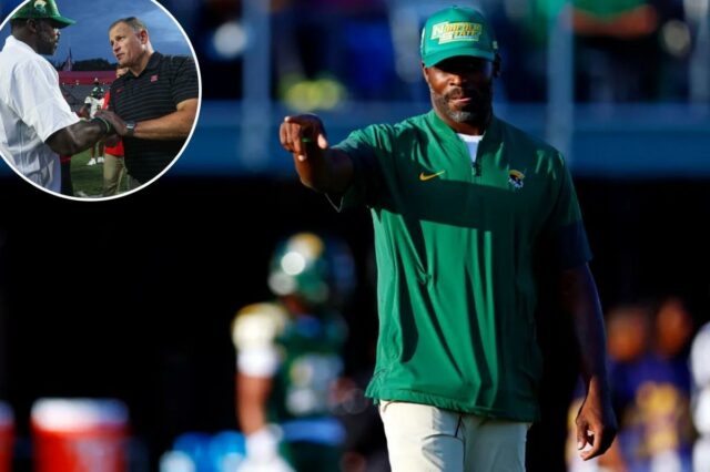 Michael Vick já demitiu assistentes durante um péssimo início de carreira de treinador

