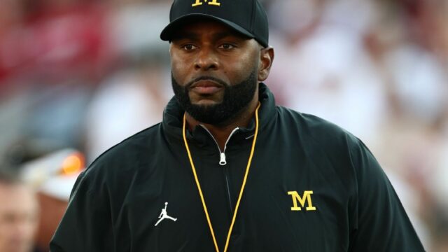 Michigan e Moore diminuem encantos em casos de ofensas Michigan e Moore diminuem encantos em casos de ofensas