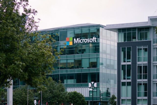 Microsoft (MSFT) é chamada de seleção líder do Morgan Stanley, já que os CIOs o veem como líder em investimentos generativos em IA 

