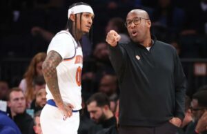 Mike Brown moderando as expectativas dos primeiros Knicks: ‘Vai levar tempo’ O técnico Mike Brown conversa com Jordan Clarkson durante a derrota dos Knicks na pré-temporada para os Wizards em 13 de outubro de 2025.